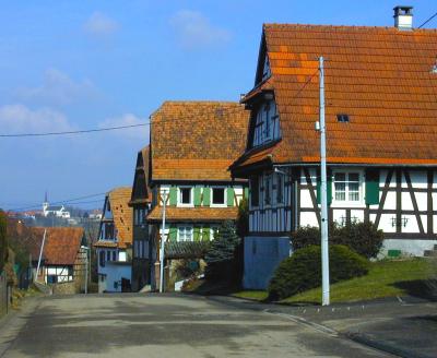 Le clocher du village voisin de Schoenenbourg