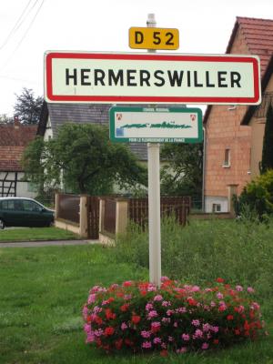 Village fleuri en Alsace, gîte le maenele